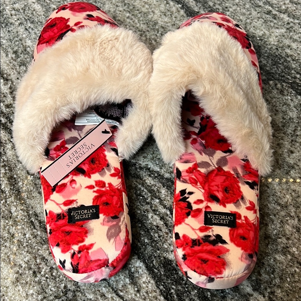 Victoria's Secret Red Floral Women's Slippers Size Medium - Picture 2 of 3